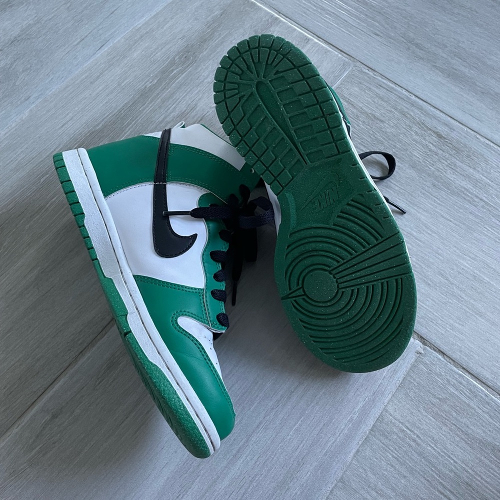 Nike Dunk Women’s 6.5 / Youth 4.5 High Top Sneakers Celtics green, black, white
